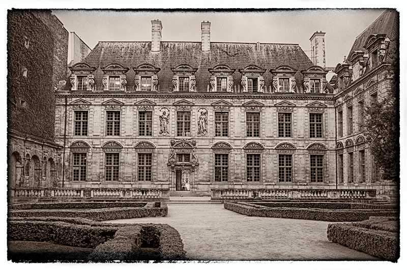 Hotel de Sully © Harold Davis