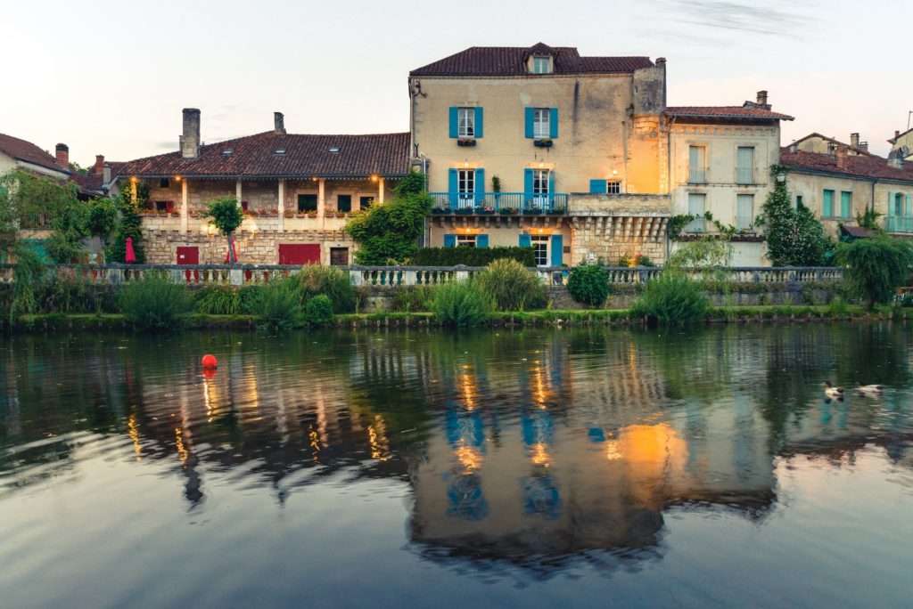 Le Moulin de L'Abbey (via http://www.moulinabbaye.com/)